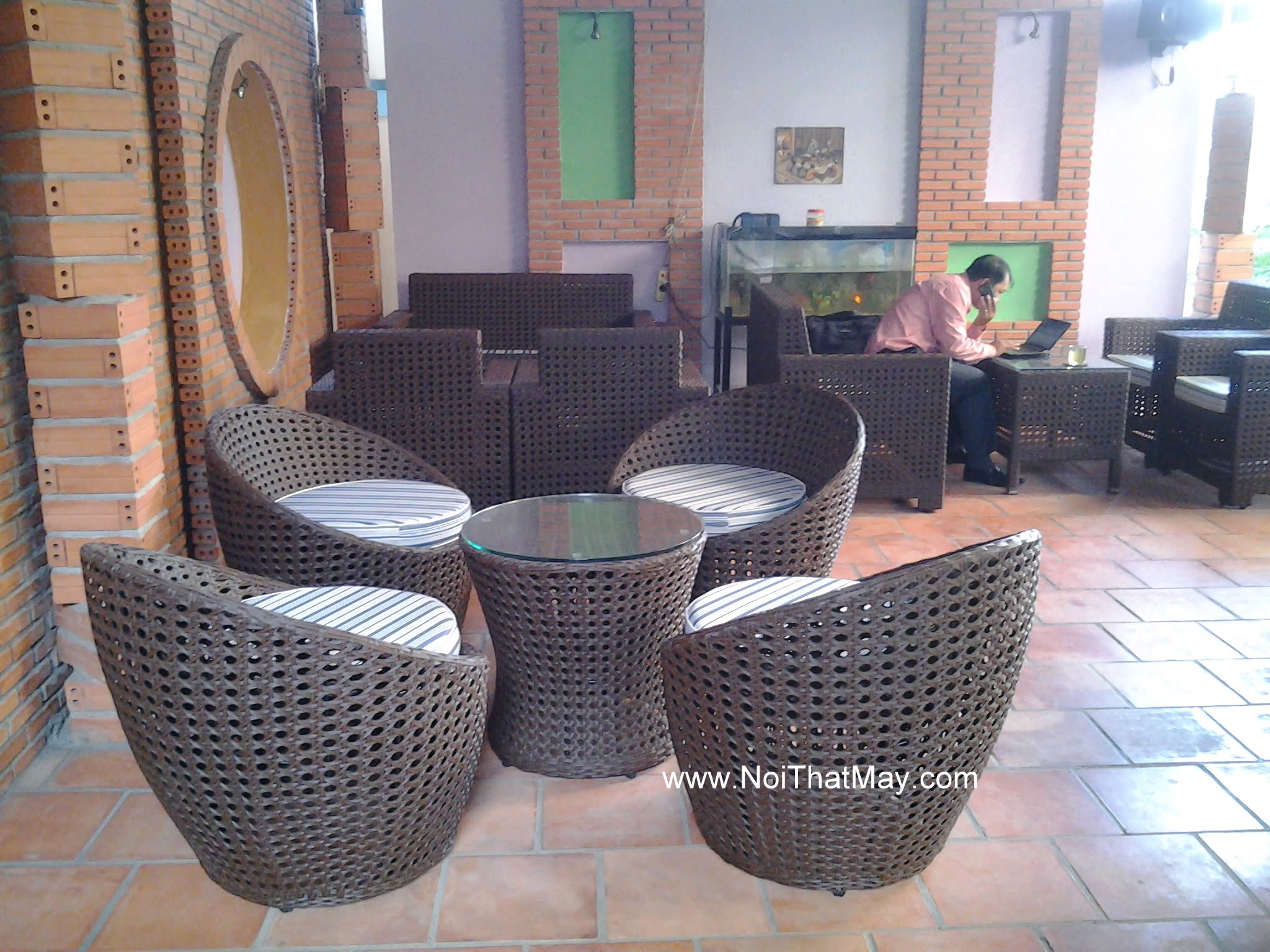 ban ghe gia may cafe co noi