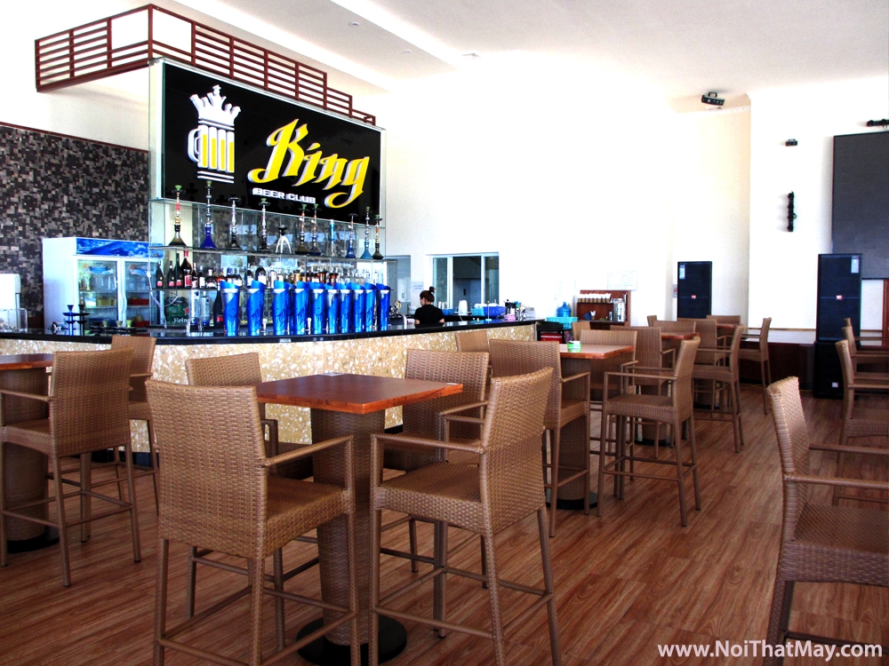 nội thất giả mây khung inox 304 bền cho resort ven biển