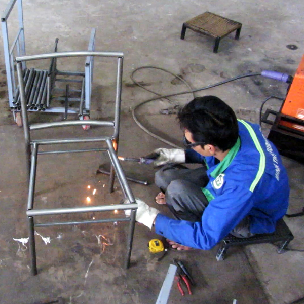 Sản xuất khung bàn ghế cafe nhựa giả mây với nguyên liệu sắt mạ kẽm tại xưởng Minh Thy Furniture