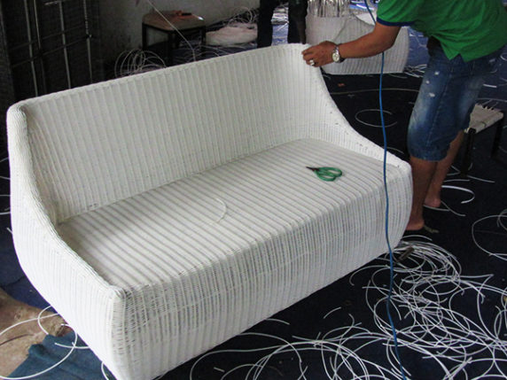 Hướng dẫn cách đan sofa mây nhựa cao cấp MT1A5 với khung Inox đan sợi mây nhựa tròn trắng dày 2.8mm
