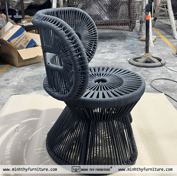 Mặt ngồi ghế cafe trong nhà đan dây rope ngồi êm và thoải mái 